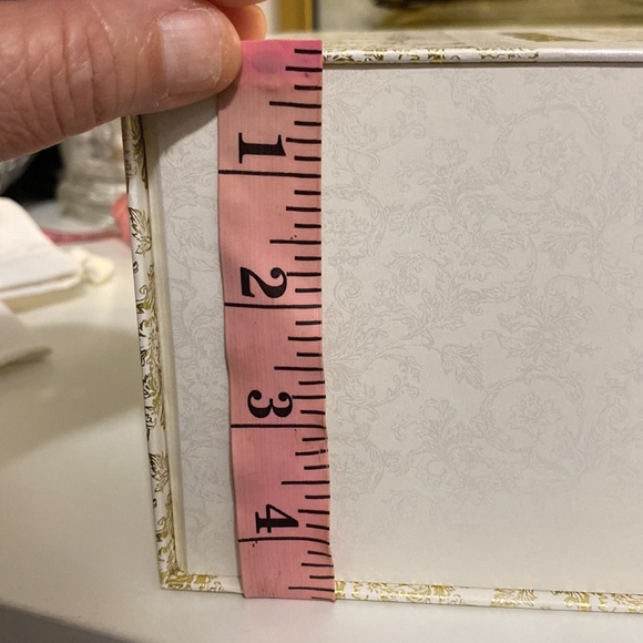 DIOR Holiday Gift Box - Picture 13 of 15